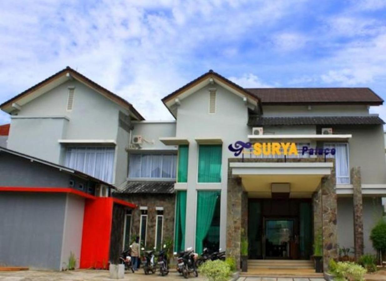 Hotel Surya Palace Syariah Padang  Exterior photo